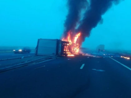 Accident grav pe Autostrada Arad-Nădlac, în această dimineață. Au fost implicate trei TIR-uri