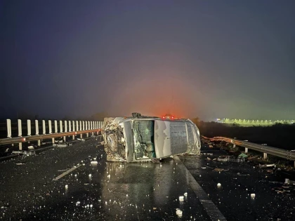 Accident grav pe autostradă. Două persoane au fost rănite