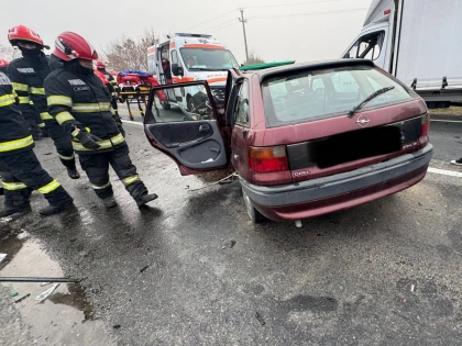 Accident grav pe centura Aradului. Trei persoane au fost rănite