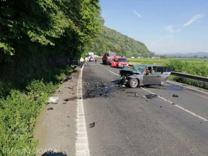 Accident grav pe DN7 Arad - Deva ! Cinci persoane au fost rănite