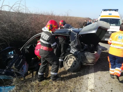 Accident grav pe drumul Arad-Buteni. O persoană a decedat