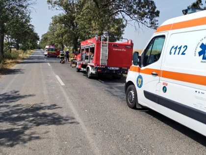 Accident grav pe drumul Iratoşului. Un tânăr a decedat, doi copii și o femeie au ajuns fost răniți