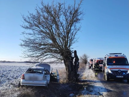 Accident grav pe drumul Sântana-Zimandu Nou. Două femei au ajuns la spital