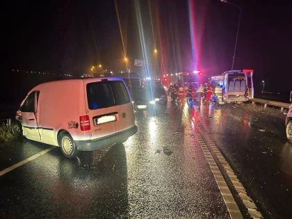 Accident grav pe șoseaua de centură a municipiului Arad. Nouă persoane au ajuns la spital