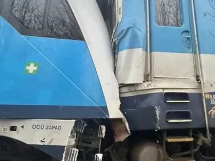 Accident groaznic de tren în Cehia: Două trenuri de pasageri s-au ciocnit frontal