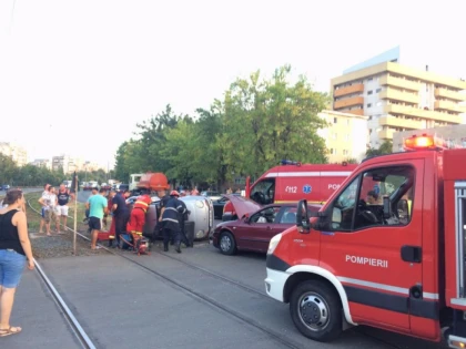 Accident în Micălaca. O persoană a ajuns la spital (FOTO)