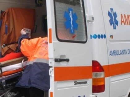 Accident între două microbuze, la Sântana. Trei persoane au fost rănite, dintre care una este în stare gravă