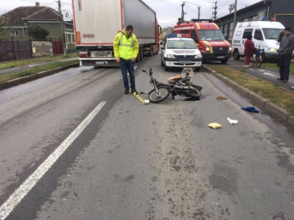 Accident între un moped şi o autoutilitară, în cartierul „Aurel Vlaicu” (FOTO)