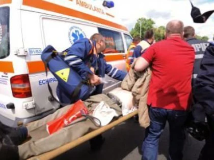 ACCIDENT LA BACAU: 14 PERSOANE, LA SPITAL DUPA CE UN MICROBUZ A LOVIT O AUTOUTILITARA