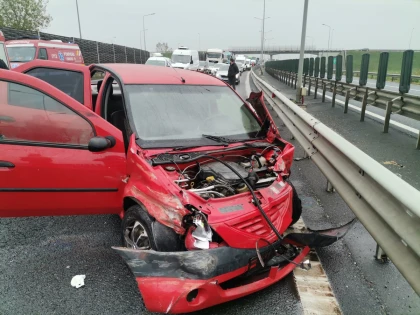 Accident la ieșirea de pe A1, spre Zădăreni. O femeie de 30 de ani a ajuns la spital