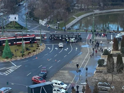 Accident la Podgoria. Un autoturism a fost lovit de tramvai