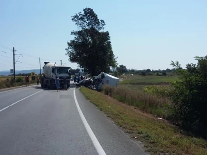 Accident pe DN7, la intrarea în Sâmbăteni. Un șofer a decedat