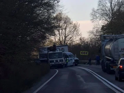 Accident pe DN7, la Milova. Circulația este blocată