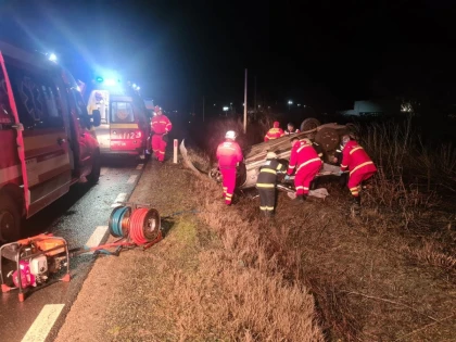 Accident pe drumul Arad-Horia. Trei persoane au fost rănite