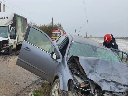 Accident pe drumul Arad-Timișoara. Două persoane au ajuns la spital