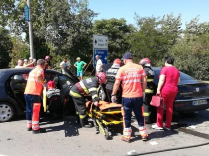Accident pe podul din zona Subcetate. Trei persoane au fost rănite
