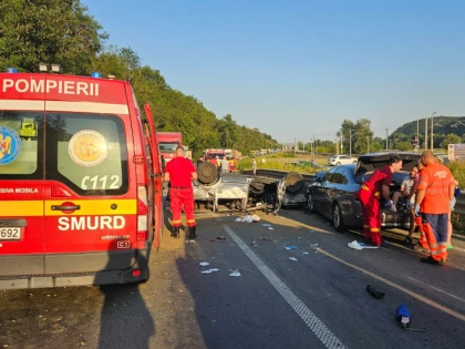 Accident rutier grav la intrarea în Lipova: trei autoturisme implicate, o persoană încarcerată