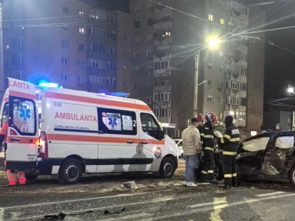 Accident rutier între un tramvai și un autoturism, în zona UTA