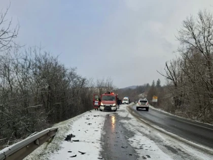 Accident rutier pe DN 7, în localitatea Nicolae Bălcescu. Două persoane au fost rănite