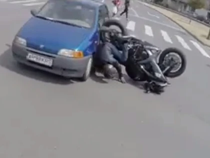 ACCIDENT SPECTACULOS CU UN MOTOCICLIST IN ARAD (VEZI VIDEO)