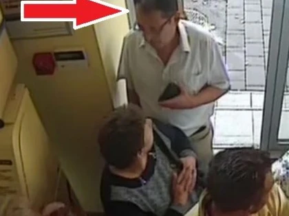 Acest individ este căutat pentru înșelăciune ! Dacă-l cunoști, sună de urgență la 112 !