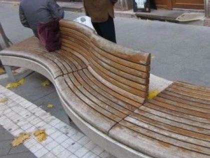 ACHIZITIILE PREFERATE ALE PRIMARIEI CONTINUA: INCA 800.000 DE LEI PENTRU MOBILIER URBAN