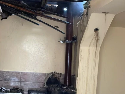 Acoperișul unei case din Curtici a luat foc din cauza hornului