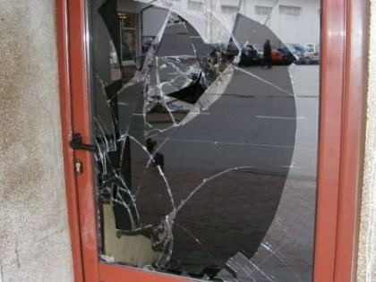 Act de vandalism într-un bar din Arad