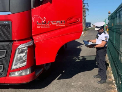 Acțiune a polițiștilor arădeni, pe drumurile din județ. Zeci de șoferi au fost sancționați