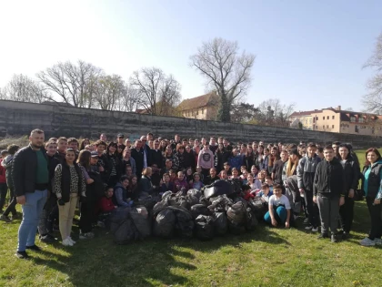 Acțiune de ecologizare în Orașul Lipova, desfășurată în cadrul Campaniei Naționale "CURĂȚĂM  ROMÂNIA"