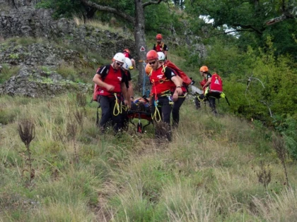 Acțiune de salvare a unui grup de 15 tineri, în apropiere de Moneasa. O tânără a ajuns la spital
