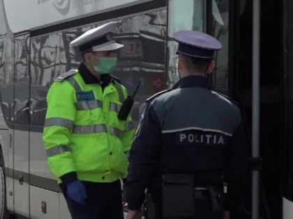 Acțiuni ale polițiștilor arădeni pentru combaterea infectării cu COVID-19