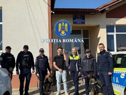 Acțiuni ale polițiștilor pentru siguranța elevilor la Chișineu-Criș. Controale în școli și la localuri din apropiere