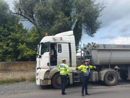 Acțiuni de verificare a legalității transportului de marfă pe drumurile județene