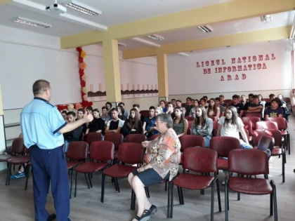 Acțiuni în mai multe licee din Arad, în cadrul „Săptămânii Prevenirii Criminalității“