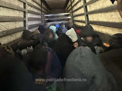 Acţiuni la frontiera cu Ungaria, 74 de cetățeni străini au încercat să treacă ilegal granița