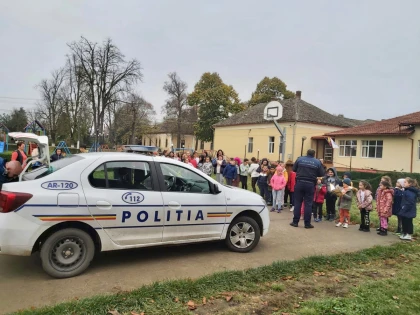 Activitate preventivă a polițiștilor arădeni, la Peregu Mare