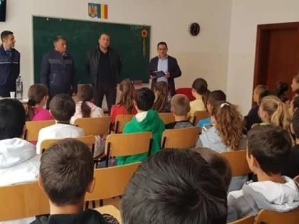 Activități de prevenire a consumului de substanțe interzise, desfășurate de polițiștii arădeni