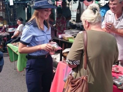 ACTIVITATI DESFASURATE DE POLITISTI IN CADRUL PROIECTULUI DE PREVENIRE A FURTURILOR "ARADENII IN SIGURANTA!"