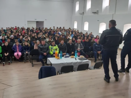 Activități preventive ale polițiștilor arădeni, la Pâncota