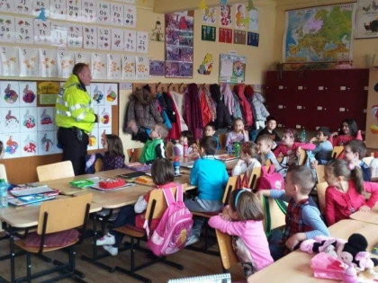 ACTIVITATI PREVENTIVE DESFASURATE DE POLITISTII ARADENI IN CADRUL PROIECTULUI "SCOALA ALTFEL. SA STII MAI MULTE, SA FII MAI BUN!"