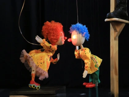 Actorii Trupei Marionete își așteaptă din nou publicul în sala de spectacole