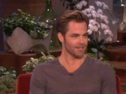 ACTORUL CHRIS PINE ARE O NOUA IUBITA!