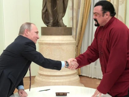 Actorul Steven Seagal îl laudă și îl spijină pe Vladimir Putin