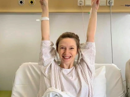 Adela Popescu a născut