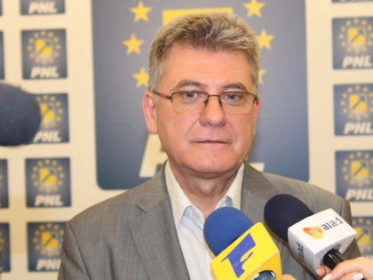 ADRIAN NITU: "PE FONDUL CRESTERII ECONOMICE, ROMANII AU TOT MAI PUTINI BANI IN BUZUNARE"