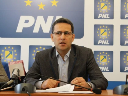 ADRIAN TOLEA: "CEREM DEMITEREA MINISTRULUI FINANTELOR PENTRU PING-PONG-UL CU TAXELE TARII"