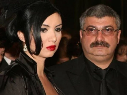 ADRIANA BAHMUTEANU A PRIMIT PENSIA ALIMENTARA PENTRU COPII!