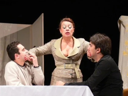 ADRIANA TRANDAFIR VINE LA TEATRUL DE VARĂ ETHOS