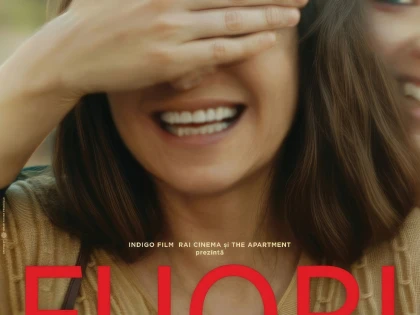 „Afară” („Fuori”), filmul regizat de Mario Martone și prezentat în competiția Festivalului de Film de la Cannes, în premieră la Cinematograful „Arta” din Arad